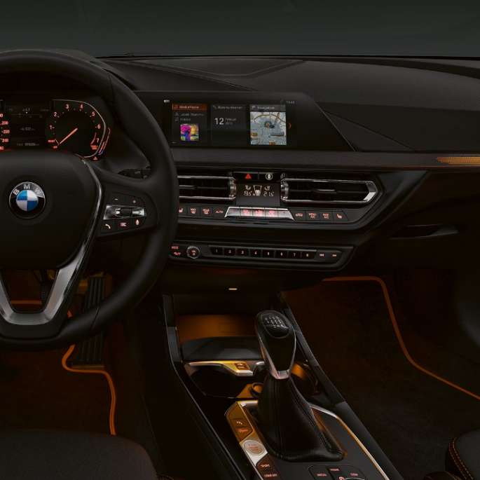 Acabado de vestiduras interiores 'Illuminated Berlin'. BMW Serie 1 Modelo Sport Line, acabados de las vestiduras interiores 'Illuminated Berlin'.