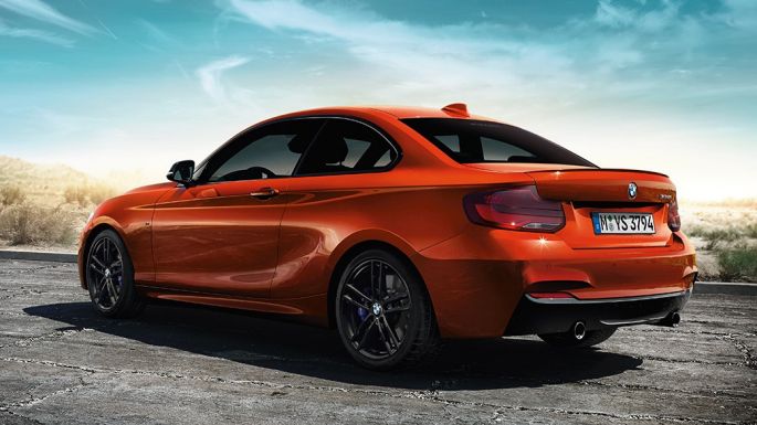 BMW Serie 2 Coupé, toma trasera de tres cuartos BMW Serie 2 Coupé, toma trasera de tres cuartos