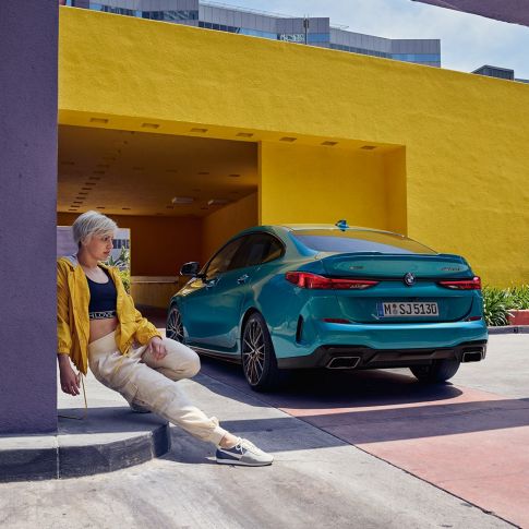 Imponente zaga nuevo BMW Serie 2 Gran Coupé Imponente zaga nuevo BMW Serie 2 Gran Coupé Snapper Rocks Blau metalizado F44, vista de tres cuartos del lateral