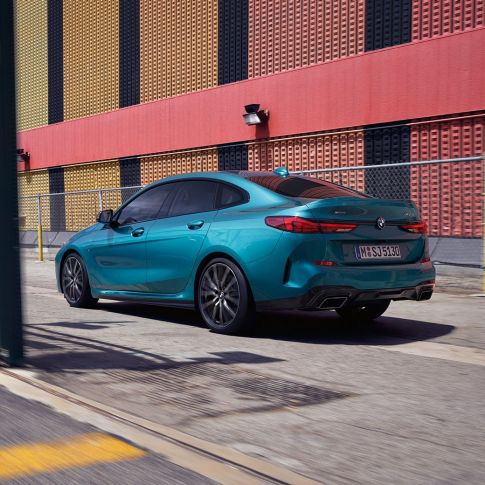 Diseño avanzado nuevo BMW Serie 2 Gran Coupé Diseño avanzado nuevo BMW Serie 2 Gran Coupé Snapper Rocks Blau metalizado F44, vista de tres cuartos del lateral