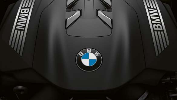 Motor de gasolina de 6 cilindros en línea BMW TwinPower Turbo BMW Serie 7 Sedán: acercamiento del motor de gasolina de 6 cilindros en línea BMW TwinPower Turbo