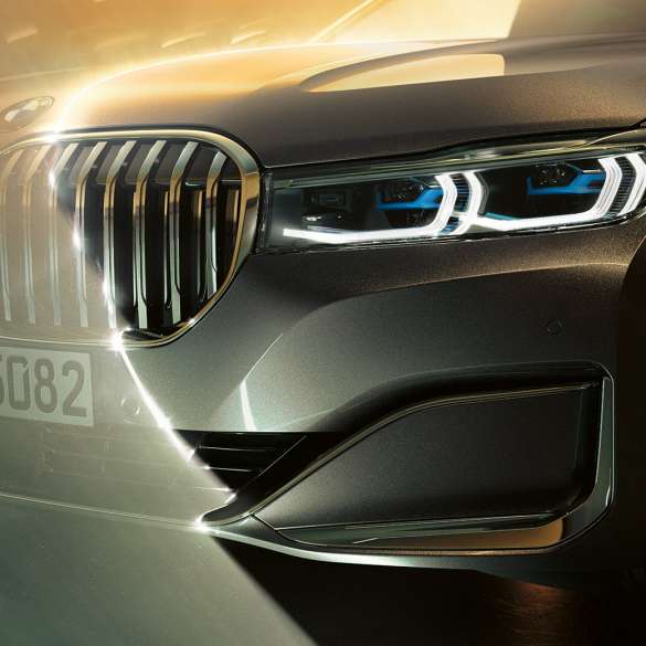 Parrilla de riñón y luz láser del BMW Serie 7 Sedán BMW Serie 7 Sedán: acercamiento de la parte frontal con parrilla de riñón y luz láser