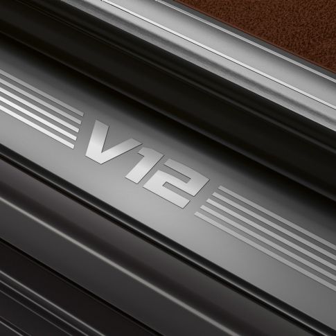 Motor V12 BMW BMW M760Li xDrive: acercamiento del motor V12