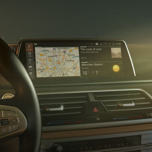 Sistema Operativo 7.0 BMW BMW Serie 7 Sedán: Sistema Operativo BMW 7.0 en Pantalla de Control