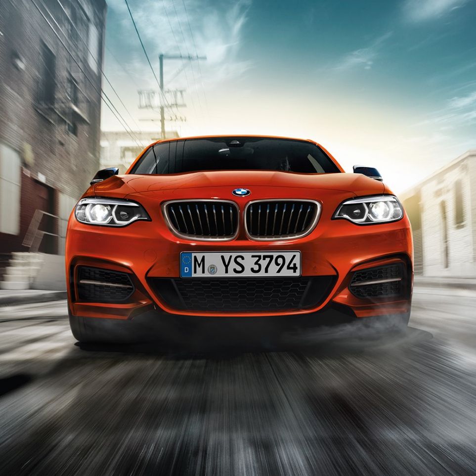 Diseño frontal del BMW M240i Coupé Diseño frontal del BMW M240i Coupé F22 2017 Sunset Orange metálico, vista frontal