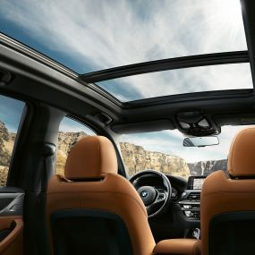 BMW X3 M40i, toma interior de la cabina BMW X3 M40i, toma interior de la cabina