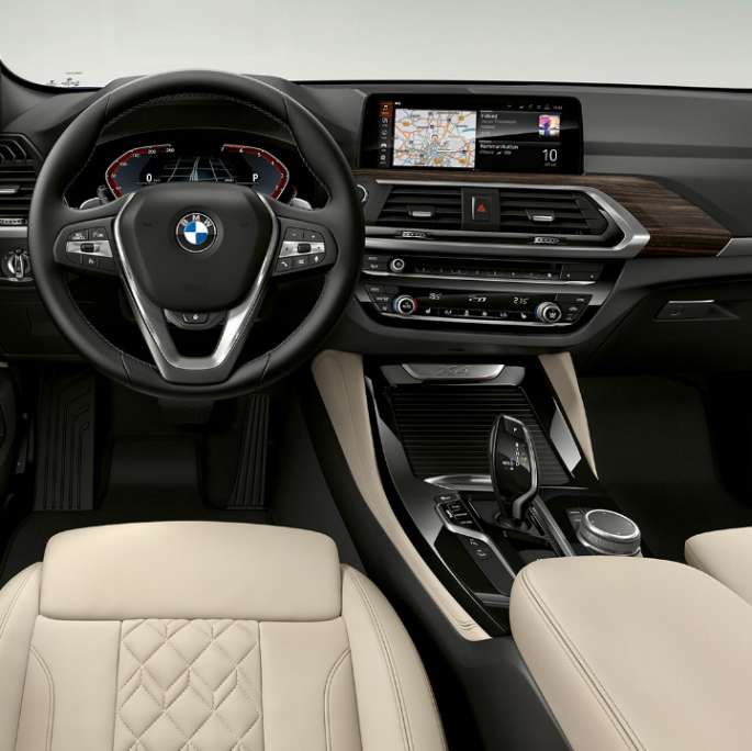 Cabina del BMW X4 Modelo xLine Cockpit BMW X4 xDrive20d Model xLine G02 2018 interior