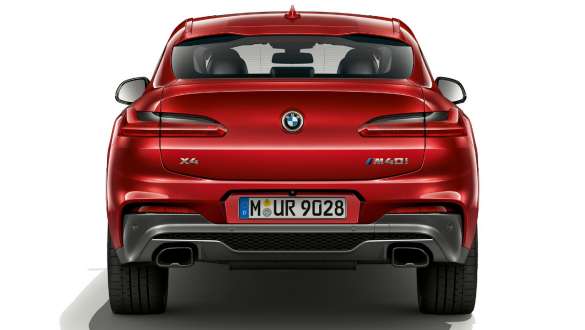 Luces traseras BMW X4. Vista trasera de las luces traseras del BMW X4 M40i 2018 Flamenco Red efecto brillante