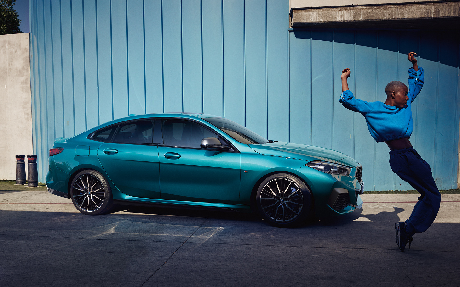 Atractiva silueta de coupé BMW Serie 2 Gran Coupé F44 Snapper Rocks Blue metalizado, vista lateral