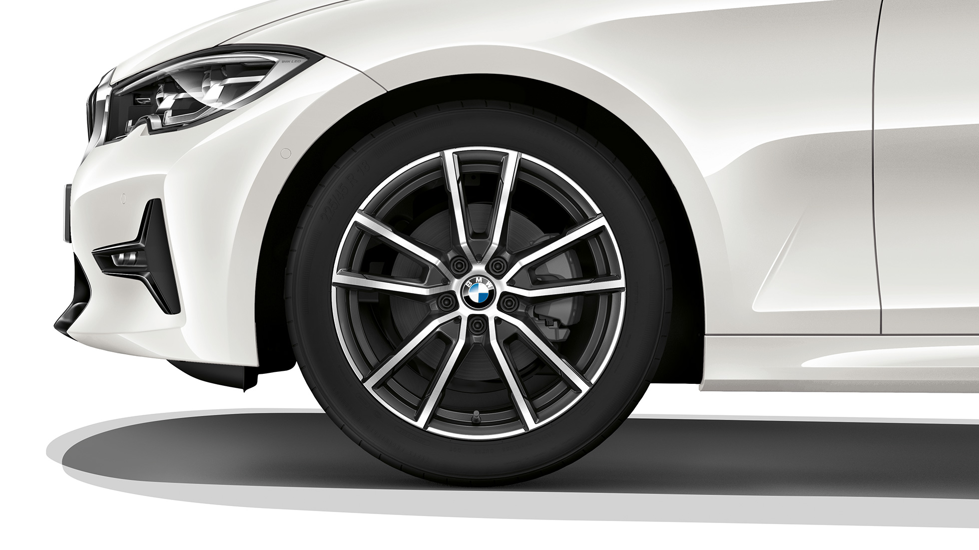 BMW Serie 3 Sedán, rines de aleación ligera del Modelo Sport Line. Acercamiento de los rines de aleación ligera del BMW Serie 3 Sedán con equipo del Modelo Sport Line.