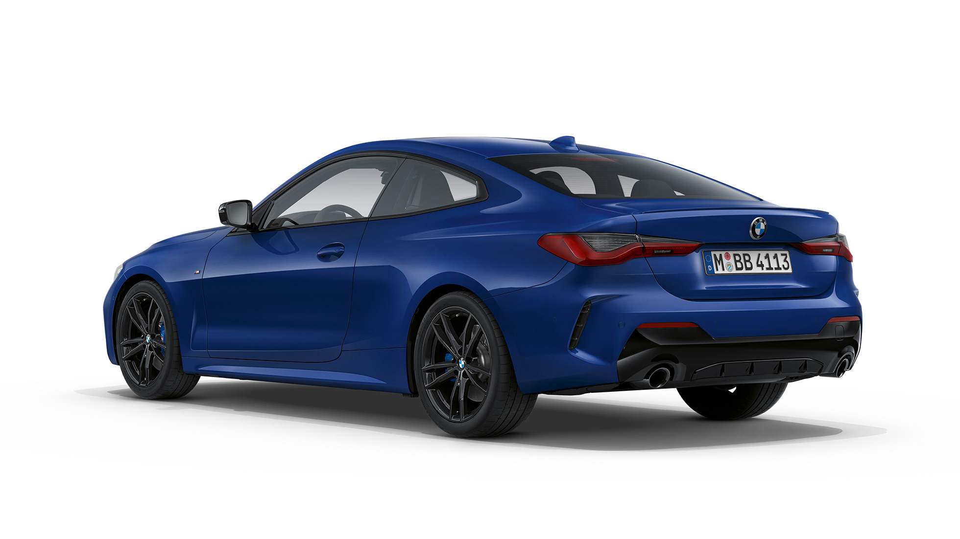 Zaga BMW Serie 4 Coupé Paquete deportivo M G22 2020 BMW Serie 4 Coupé G22 2020 Paquete deportivo M Paquete deportivo Arctic Race Blue metalizado Vista de tres cuartos de la zaga