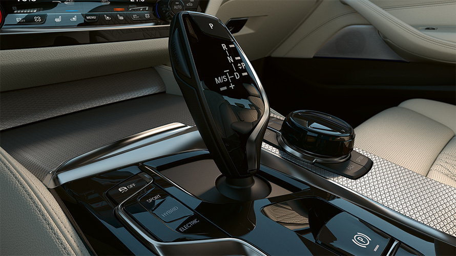 Mandos en negro brillo BMW Serie 5 G30 Renovaci&oacute;n 2020 interior