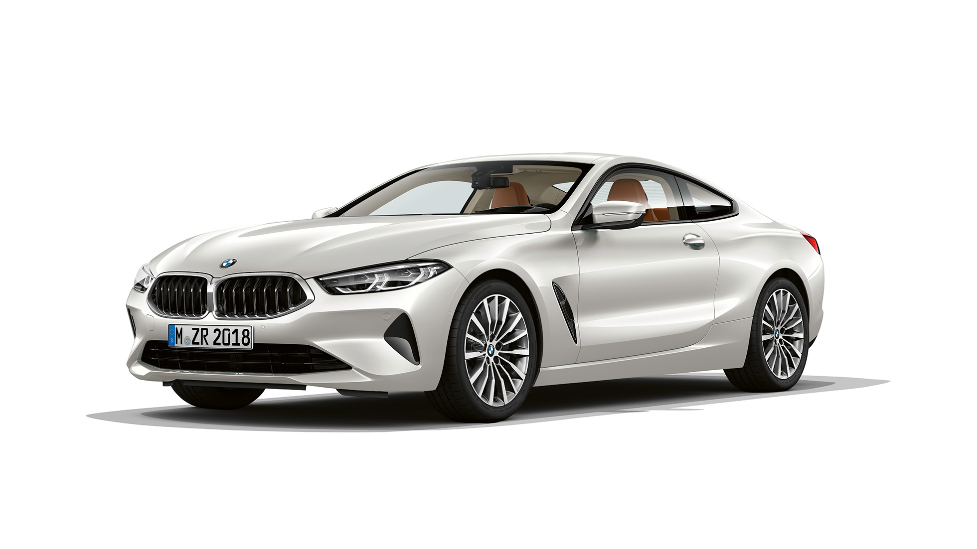 BMW Serie 8 Coupé, vista delantera de tres cuartos. BMW Serie 8 Coupé, Mineral White metálico, vista delantera de tres cuartos.
