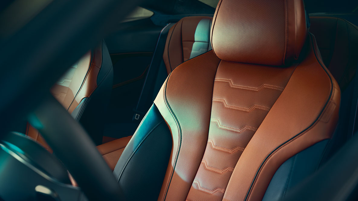 Asiento multifunción del BMW Serie 8 Coupé. Acercamiento del asiento multifunción del BMW Serie 8 Coupé en cuero 'Merino'.
