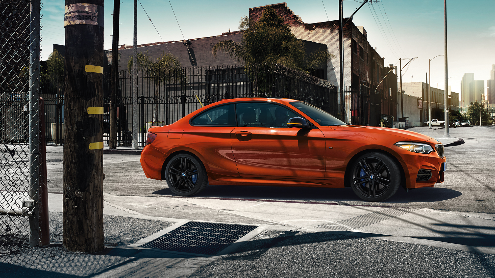 Diseño del vehículo BMW M240i Coupé Diseño del vehículo BMW M240i Coupé F22 2017 Sunset Orange metálico, vista lateral