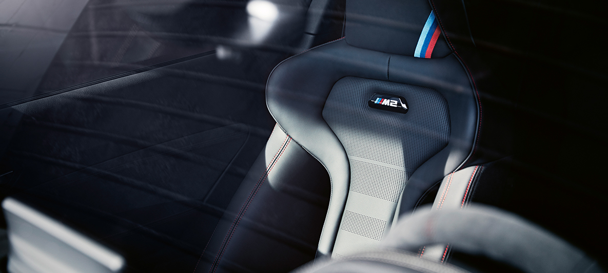 Asientos deportivos del BMW M2 CS Asientos deportivos del BMW M2 CS F87 Misano Blue metálico, vista a detalle