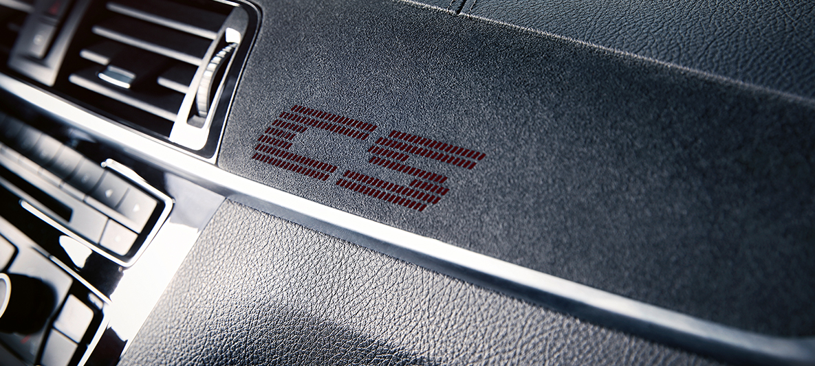 Acabados interiores del BMW M2 CS Acabados interiores del BMW M2 CS F87 Misano Blue metálico, vista a detalle