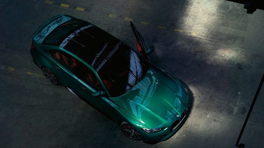 BMW M3 CS G80 BMW Financial Services Vista de tres cuartos del lateral, parado