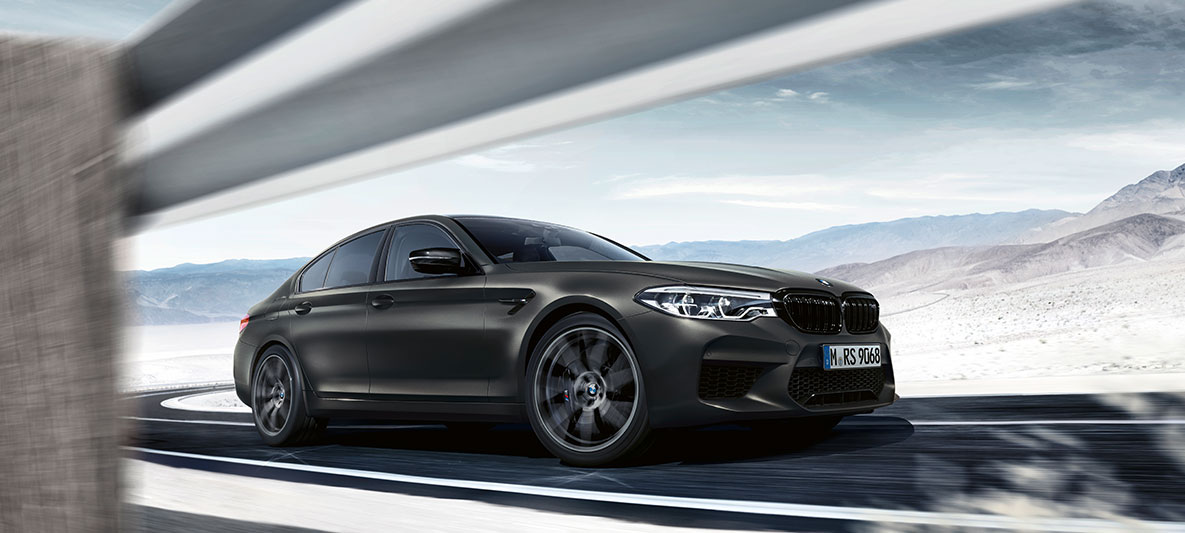 Entradas de aire. Toma lateral en movimiento del BMW M5 Edition 35 Years.