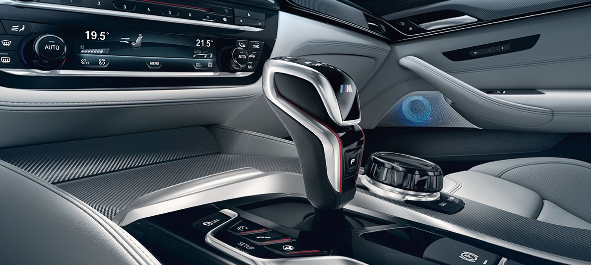 Palanca de cambios M5. Palanca de cambios M a detalle del BMW M5.