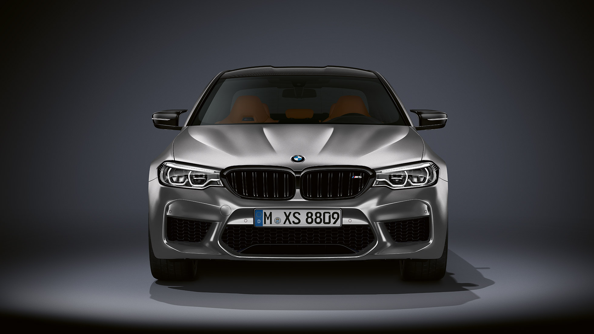 Diseño M. Toma frontal del BMW M5 Competition.