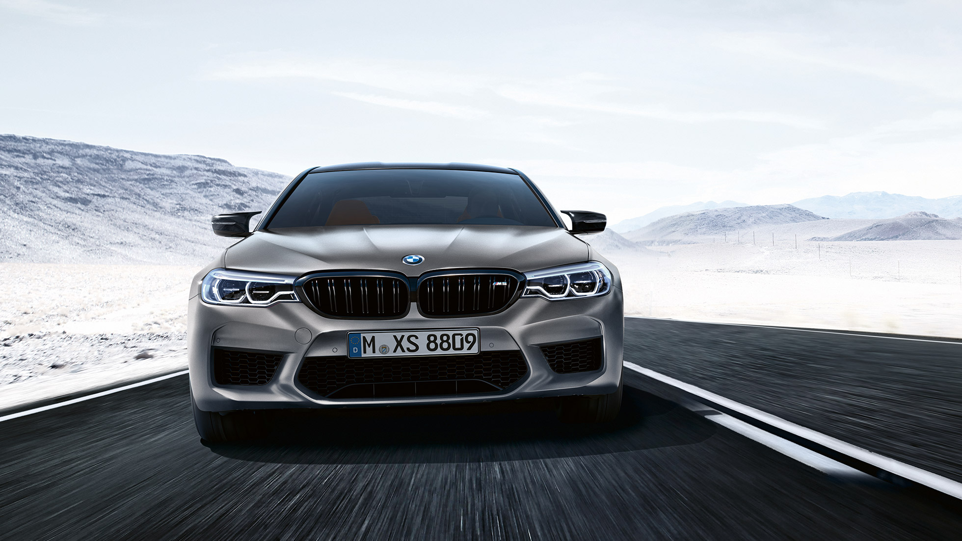 Diseño frontal. Toma frontal del diseño del BMW M5 Competition.