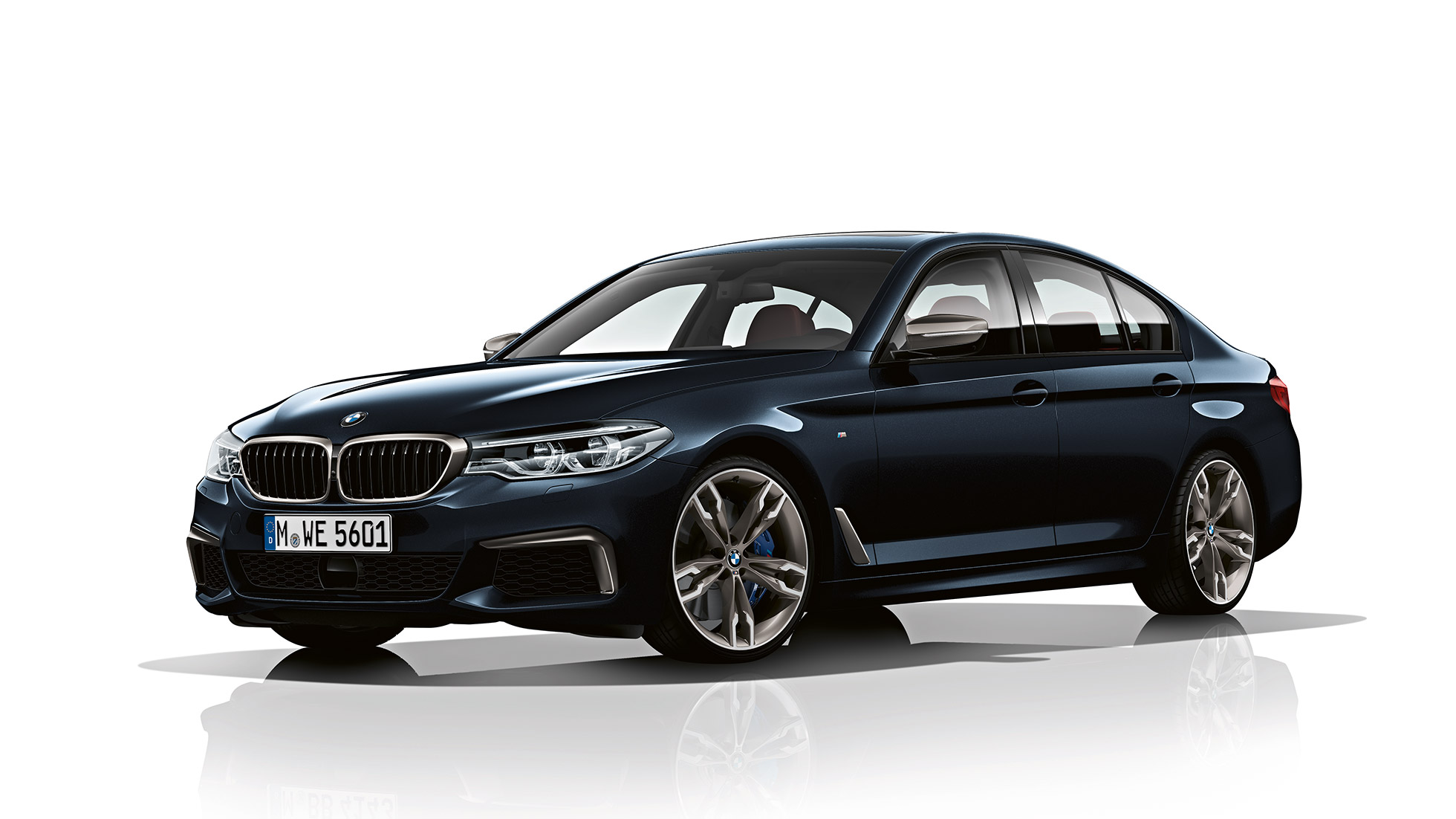 Diseño frontal. Toma frontal de tres cuartos del diseño del BMW M550i.