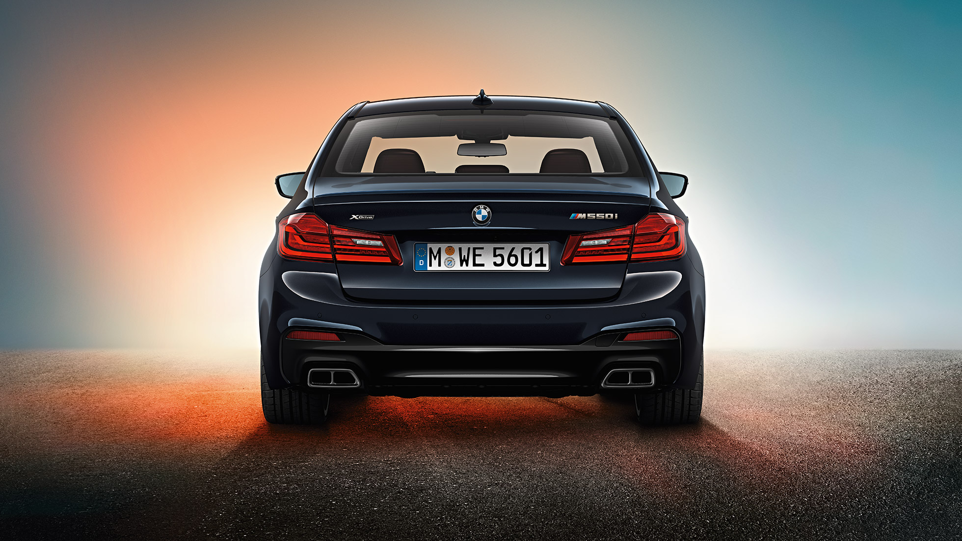 Diseño trasero. Toma trasera del diseño del BMW M550i.