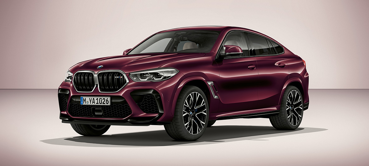 BMW X6 M en Ametrin metálico de BMW Individual Vista lateral de tres cuartos del BMW X6 M F96 SUV 2020, Ametrin metálico de BMW Individual