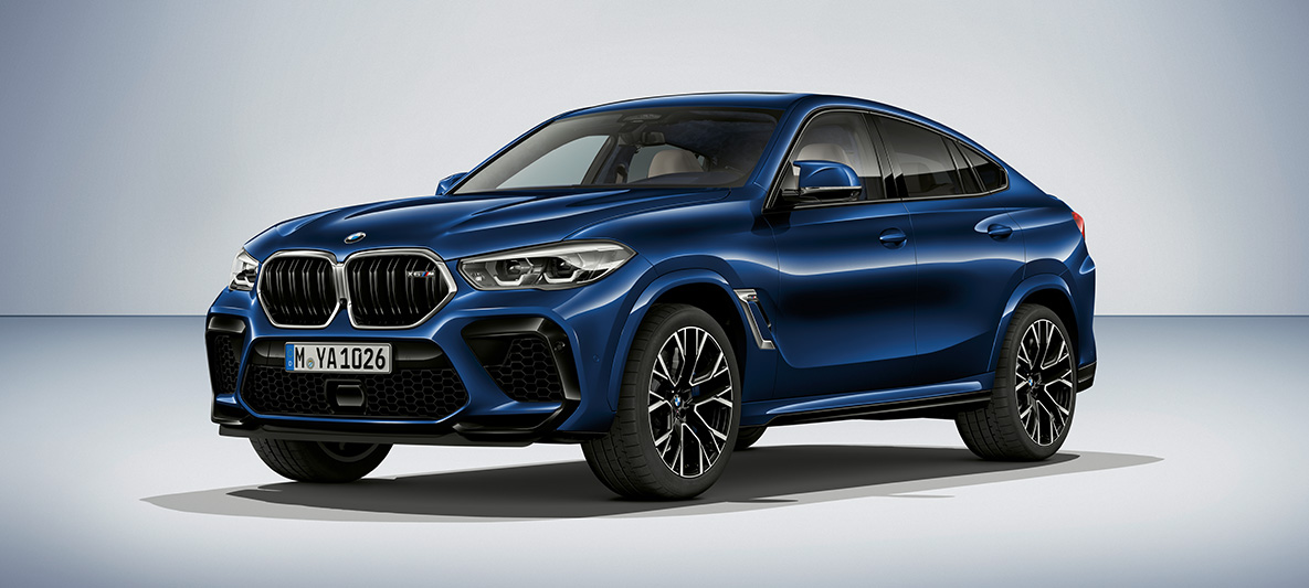 BMW X6 M en Tanzanite Blue metálico de BMW Individual Vista lateral de tres cuartos del BMW X6 M SUV 2020, en Tanzanite Blue metálico de BMW Individual