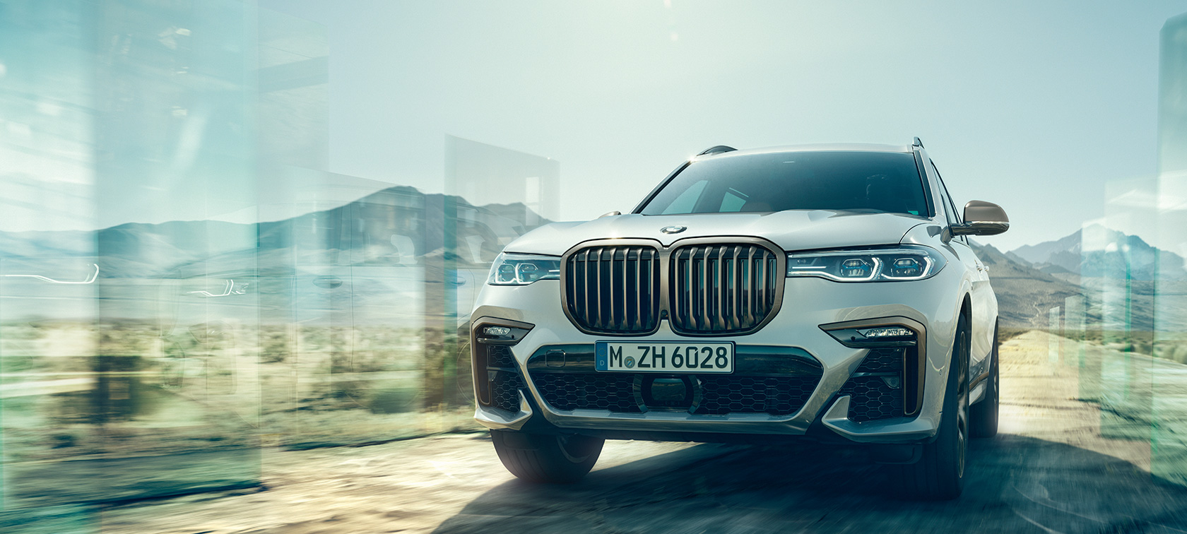 BMW X7 M50i, vista frontal El BMW X7 M50i en Mineral White, G07, sin movimiento, vista frontal