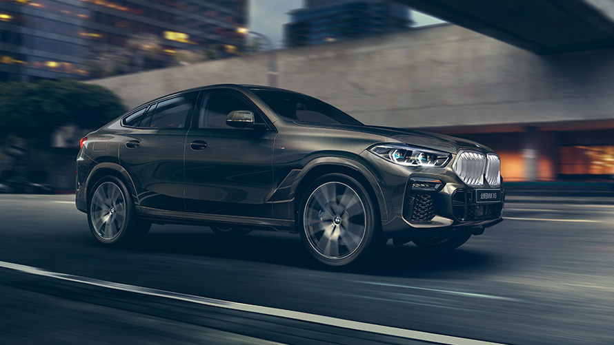 BMW X6 G06, tercera generación, vista de tres cuartos del lateral, parado Modelos BMW X BMW X6 G06, tercera generación, vista de tres cuartos del lateral, parado