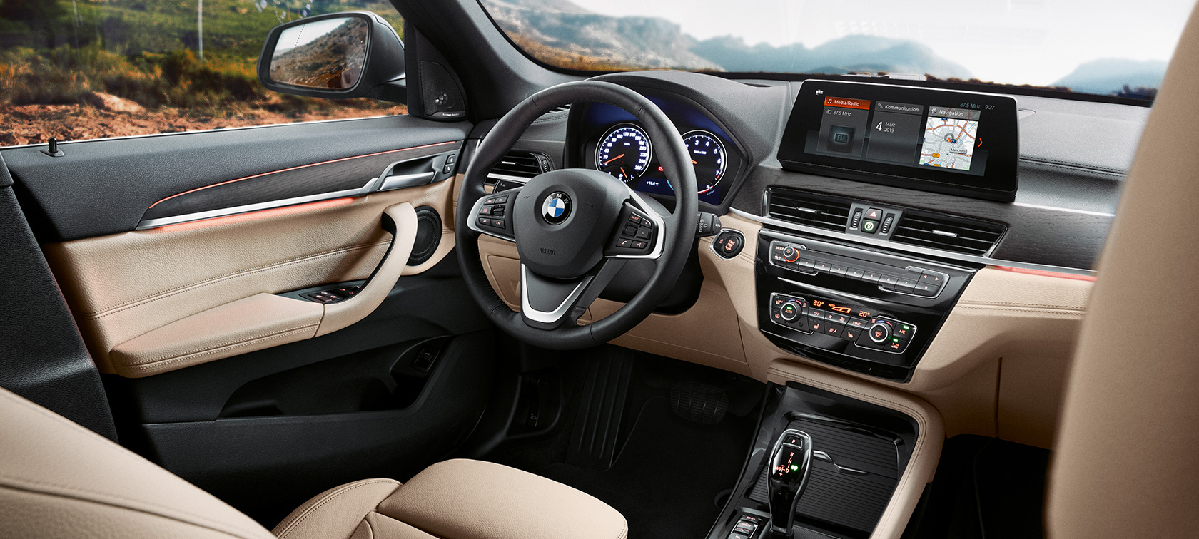 BMW X1, cabina BMW X1, interior con enfoque en la cabina