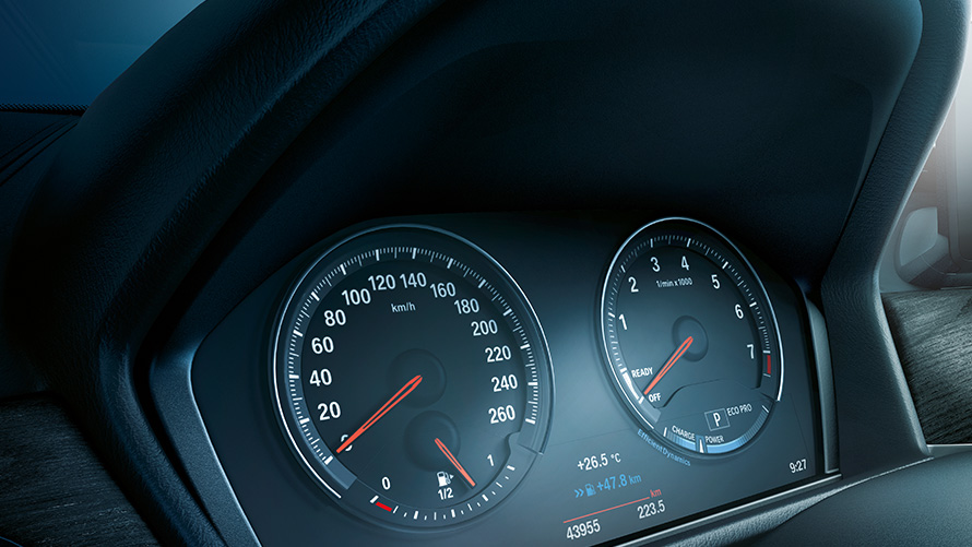 BMW X1, tablero de instrumentos con tecnología Black Panel. Interior del BMW X1, tablero de instrumentos con tecnología Black Panel.