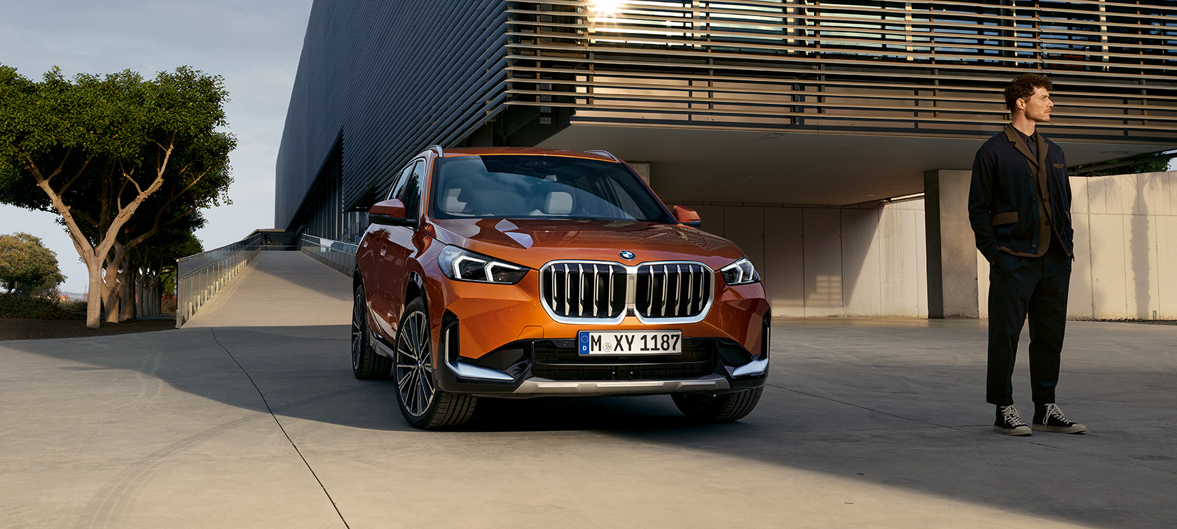 BMW X1 xDrive23i U11 ICE xLine Utah Orange metalizado, detalles exteriores destacados Detalles exteriores BMW X1 xDrive23i U11 ICE xLine Utah Orange metalizado, llantas de aleación ligera BMW Individual de 20 pulgadas con radios múltiples estilo 869 I