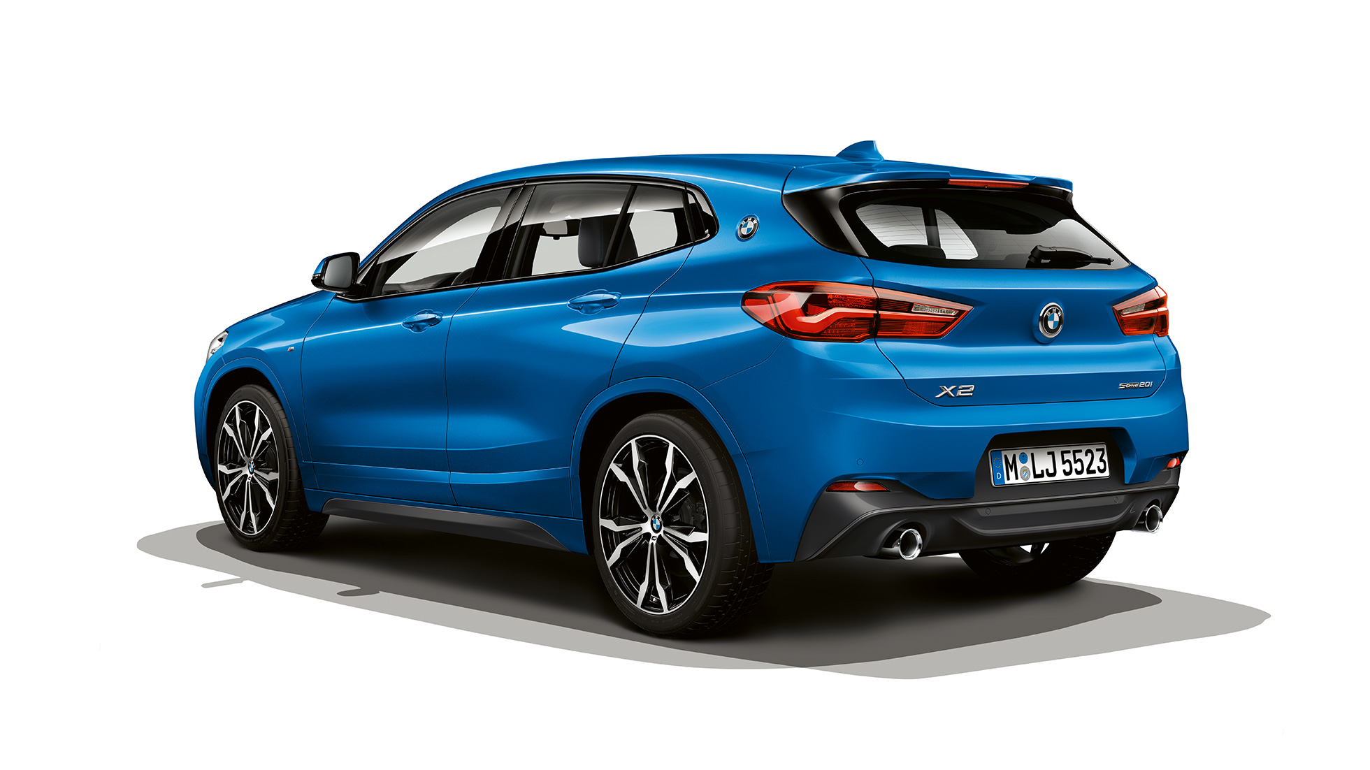 Vista de tres cuartos lateral BMW X2 sDrive20i Acabado M Sport BMW X2 sDrive20i Acabado M Sport 2018 F39 Misano Blau metalizado, vista de tres cuartos lateral