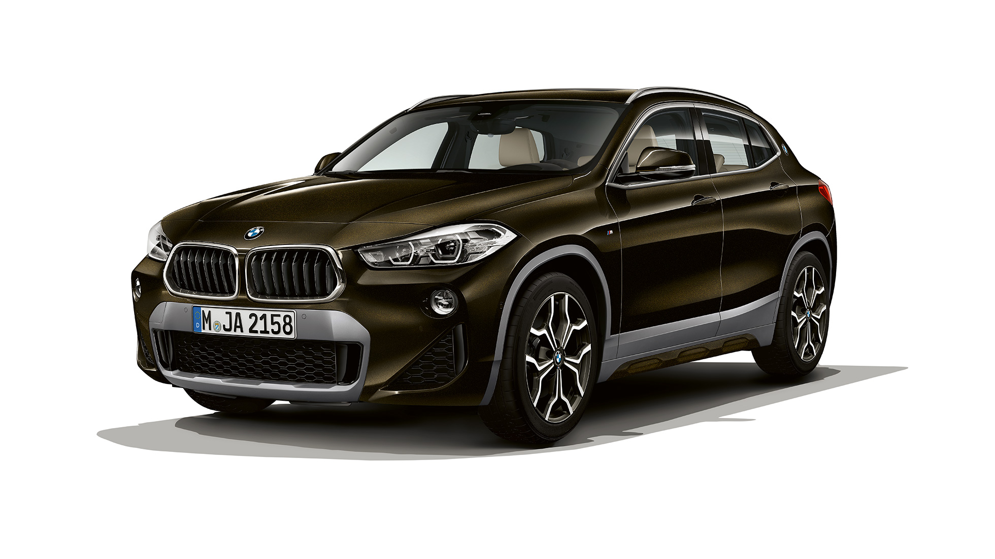 Vista de tres cuartos frontal BMW X2 sDrive20i Acabado M Sport X BMW X2 sDrive20i Acabado M Sport 2018 F39 Sparkling Storm efecto brillante, vista de tres cuartos frontal