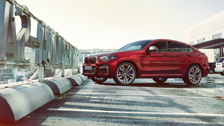 BMW X4 M40i 2018 Flamenco Red efecto brillante, vista lateral