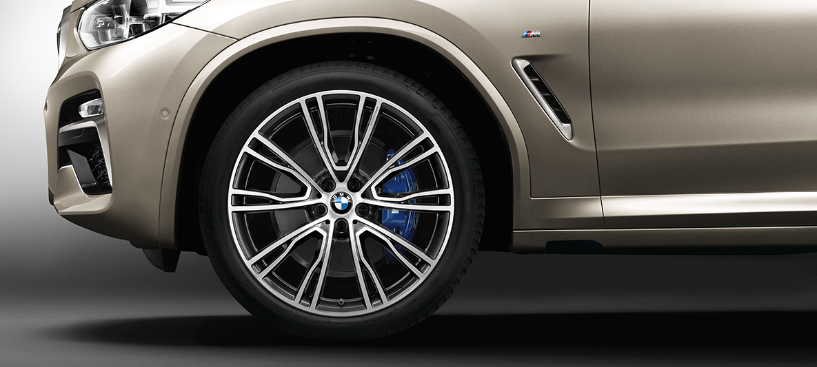 Rines de aleación ligera de 21” de BMW Individual radio en V 726 I del BMW X4 Vista lateral de los rines de aleación ligera de 21” de BMW Individual radio en V 726 I del BMW X4 2018 Sun Stone metálico