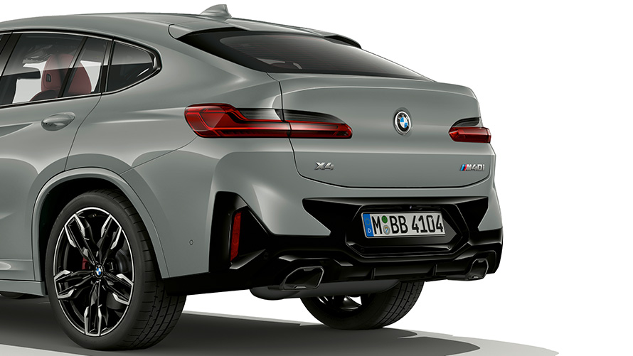 Thomas Fife 14:20 <Filename.jpg_image_alt_text> (debe incluir la palabra clave) BMW X4 G02 Brooklyn Grau Primer plano Diseño de la zaga 2021 BMW X4 G02 Brooklyn Grey Primer plano Diseño de la zaga 2021 <Filename.jpg_image_title> (debe incluir la palabra clave) BMW X4 G02 Brooklyn Grau Diseño de la zaga 2021 BMW X4 G02 Brooklyn Grey Diseño de la zaga 2021 La zaga del BMW X4 es toda una declaración de dominio y deportividad. Las luces traseras LED integrales de nuevo diseño aportan aún más presencia, mientras los anchos tubos de escape integrados de forma libre reafirman la modernidad de este avanzado Sports Activity Coupé. En combinación con la protección de los bajos rediseñada, que se encuentra entre los tubos de escape, la zaga del BMW X4 proporciona un claro y poderoso remate del vehículo sobre la carretera. BMW X4 G02 Brooklyn Grau Primer plano Diseño de la zaga 2021