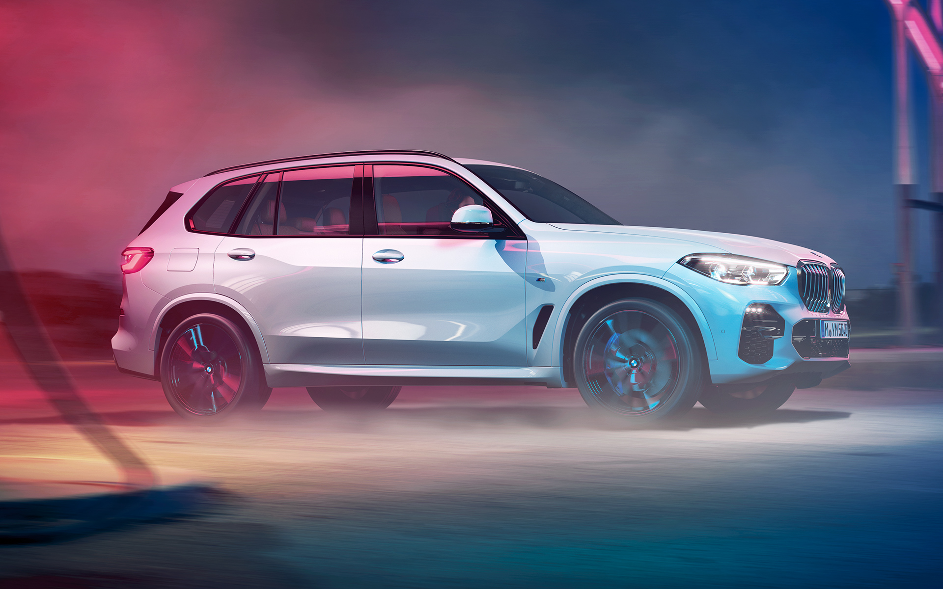 The silhouette of the BMW X5 at night in an urban setting