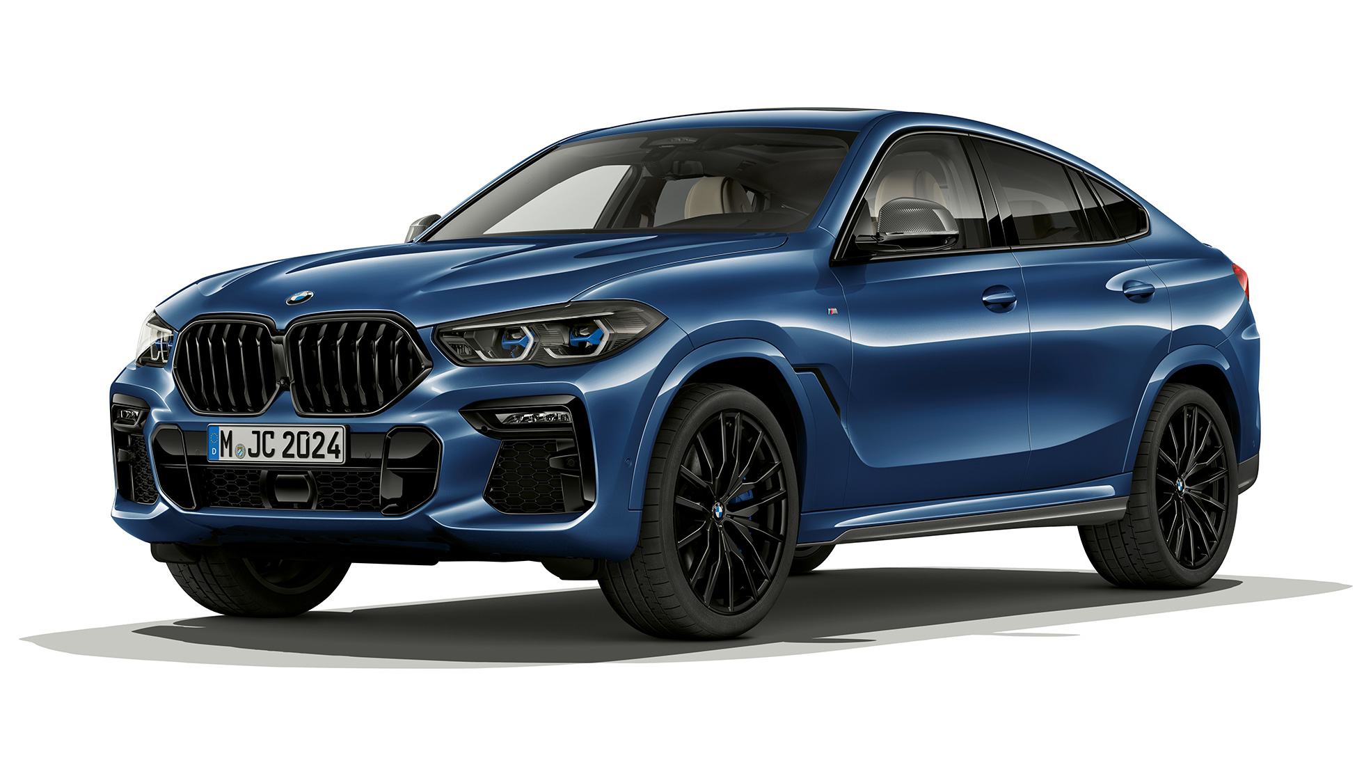 BMW X6 con paquete M Sport, exterior. BMW X6 con paquete M Sport en perspectiva frontal de tres cuartos.