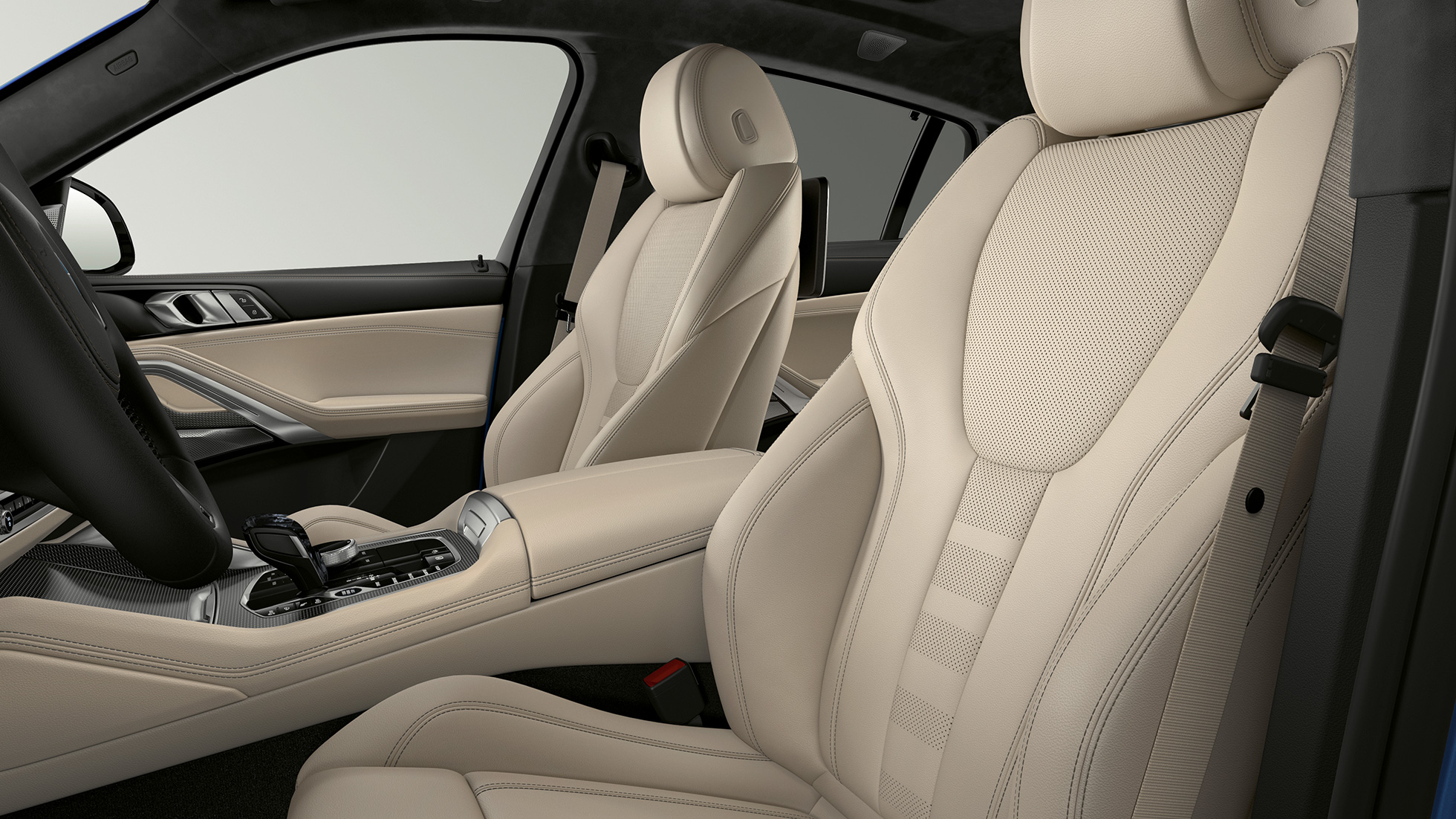 BMW X6 con paquete M Sport, tapizado. Interior del BMW X6 con paquete M Sport con enfoque en el tapizado.