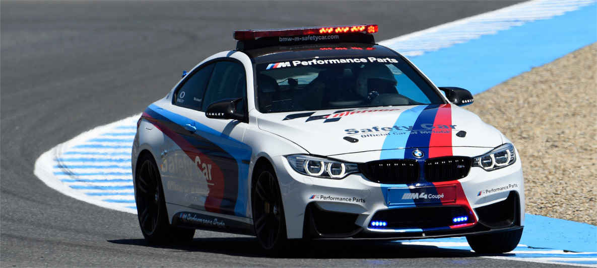 Auto de Seguridad BMW M4 Coupé en MotoGP Vista 3/4 del coche deportivo BMW M