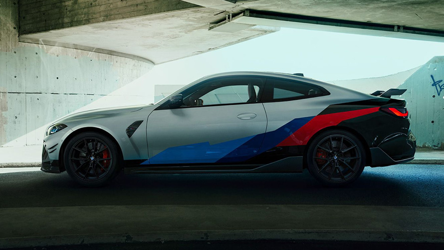 BMW M4 Coupé G82 2021 Vista del lateral con Accesorios M Performance