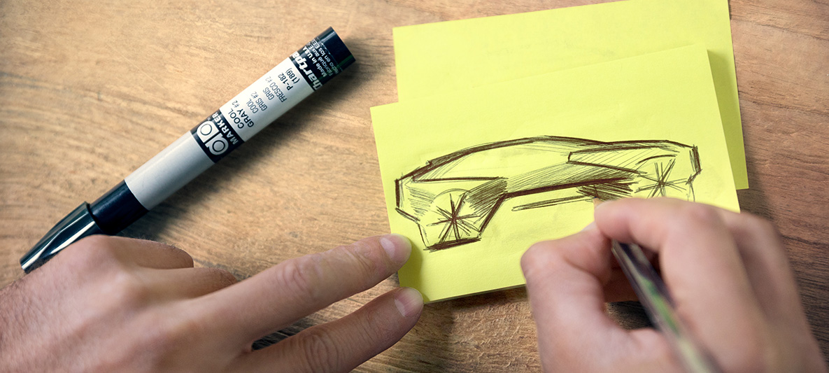 Boceto del BMW Vision iNEXT Manos dibujando bocetos del BMW Vision iNEXT en post-it