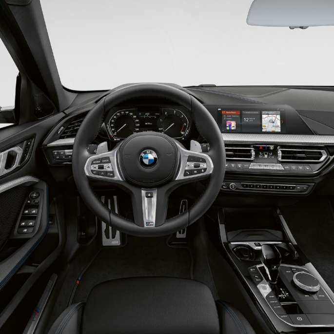 BMW Serie 1 Modelo M Sport, cabina con volante de cuero M