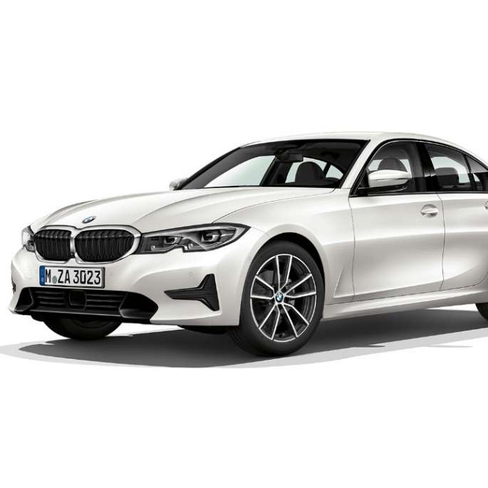 Toma fija lateral del BMW Serie 3 Sedán como el Modelo Sport Line.