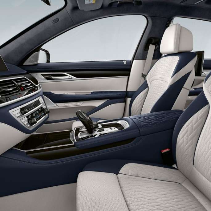 BMW Serie 7 Sedán, paquete M Sport, tapicería de piel Negro Dakota