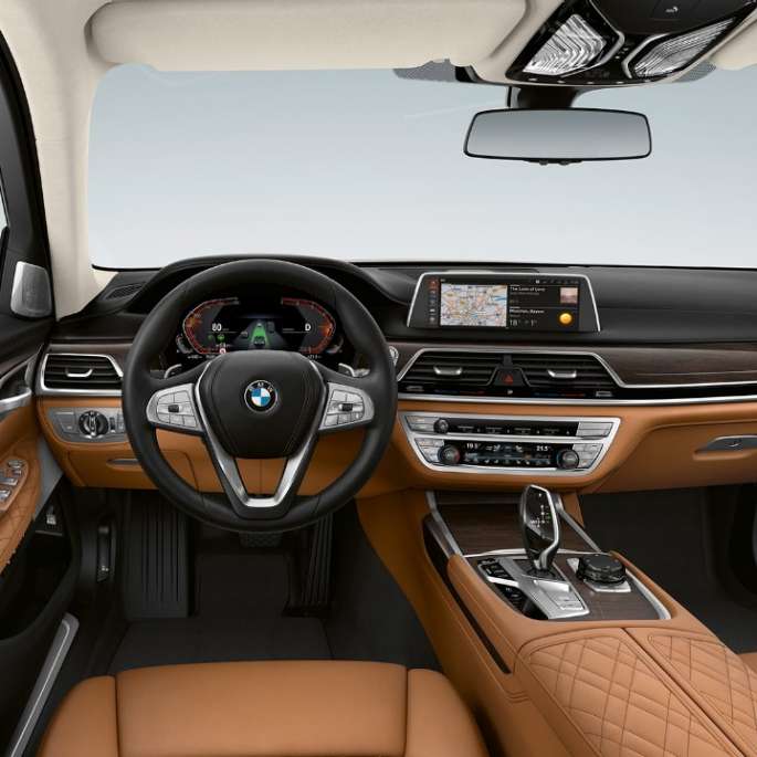 BMW Serie 7 Sedán con Diseño Exterior Pure Excellence Interior